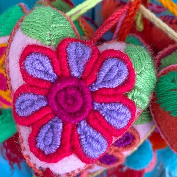Mexican Heart Pom Pom 2X1 - Picture 2 of 2